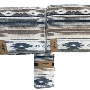 *New* Wrangler Aztec Multicolor Stripe Set Of 2 Bathroom Towels & Hand Towels